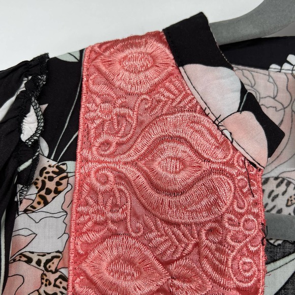 Jaase Floral Kimono Crop Cardigan Women's Sz M Black Pink Rayon Embroidered Trim - Picture 3 of 8